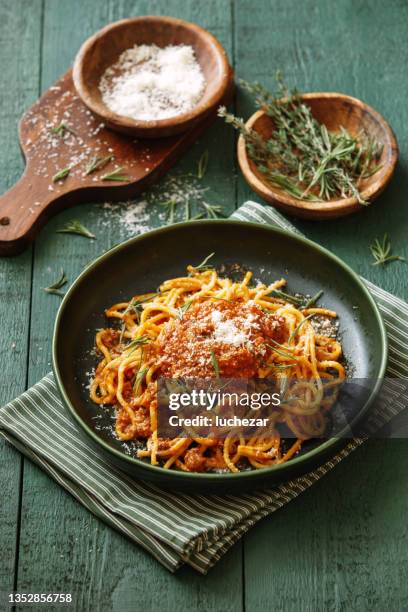 クラシック スパゲッティ ボロネーゼ - 洋食 ストックフォトと画像