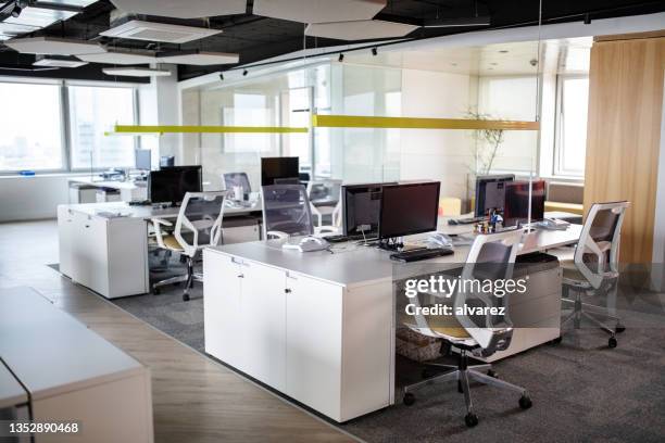 interior of open plan office space with no people - empty desk stock pictures, royalty-free photos & images