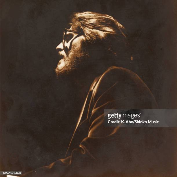 Bill Evans plays piano profile, Shinjyuku, Tokyo, Japan, 23 January 1976.