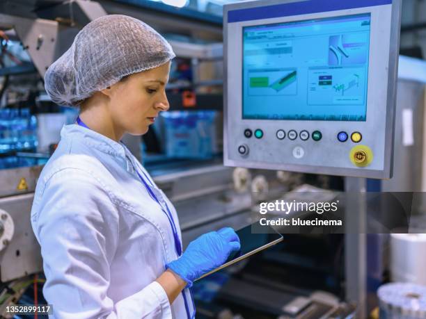 female engineer working on maintenance in bottling plant - hair net stock pictures, royalty-free photos & images