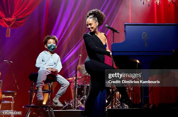 Alicia Keys plays with her son Genesis Ali Dean while performing live at the Apollo Theater for SiriusXM and Pandora's Small Stage Series in Harlem,...