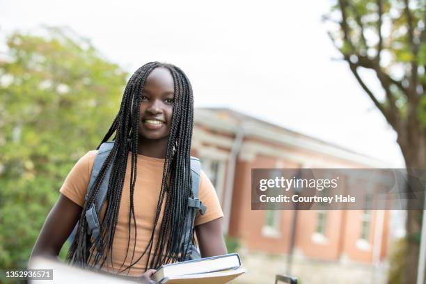 confident student walking alone - 13 year old black girl stock pictures, royalty-free photos & images