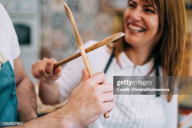 fun in the kitchen. - loja de utensílios de cozinha imagens e fotografias de stock