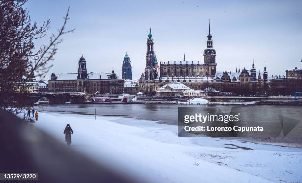historic city and river in winter - dresda foto e immagini stock
