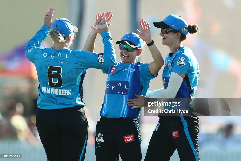 WBBL - Hurricanes v Strikers