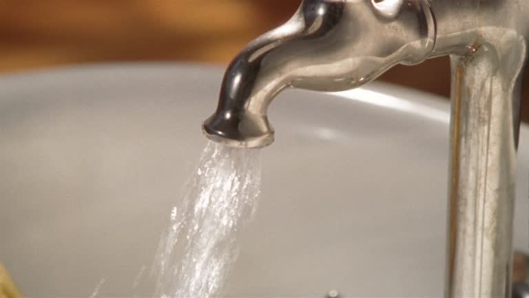 Old Fashioned Bath Tub Videos and HD Footage - Getty Images