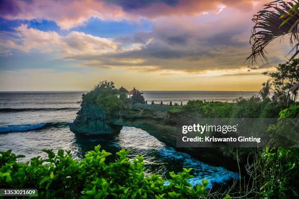 beautiful sunset at batu bolong , tanah lot in bali, indonesia - indonesian culture stock-fotos und bilder