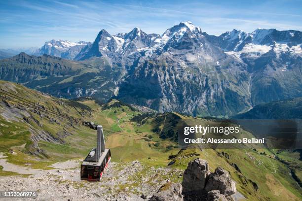 cable car birg schilthorn - eiger mönch jungfrau stockfoto's en -beelden