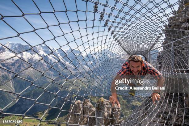 thrill walk on schilthorn - berner alpen 個照片及圖片檔