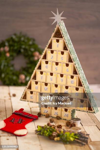 christmas preparation at home - advent calendar - advent stock-fotos und bilder