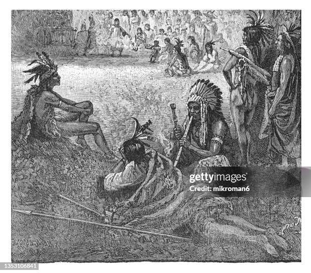 old engraved illustration of meeting of the indians in the forest - pipa prodotto a base di tabacco foto e immagini stock
