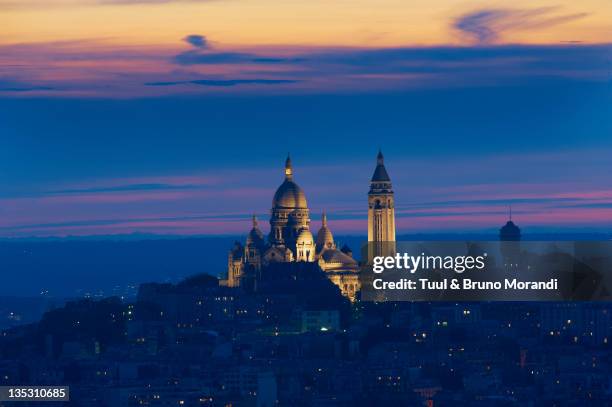 france, paris, montmartre and sacre coeur - paris france at night stock pictures, royalty-free photos & images