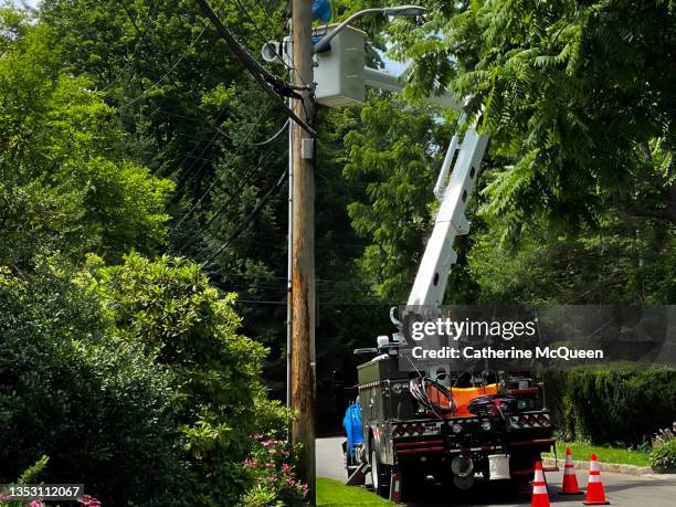 Power Line Work 126 Power Line Worker Bucket Stock Photos, High-Res Pictures, and ...