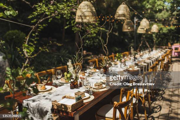 beautiful decorated wedding table for evening party - estilo boho fotografías e imágenes de stock