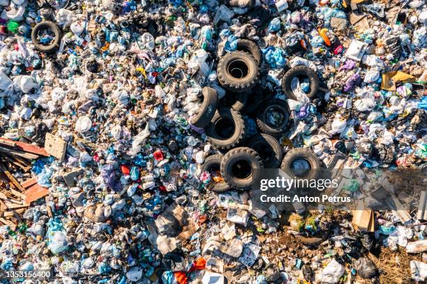 aerial view of a city dump. the concept of pollution and excessive consumption - vertedero de basuras fotografías e imágenes de stock