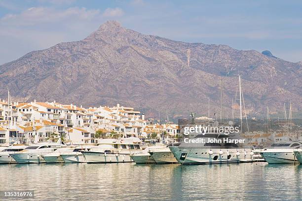 puerto banus, marbella, costa del sol, spain - puerto banus stockfoto's en -beelden