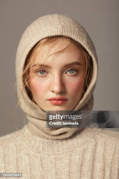 young beautiful woman wearing knitted hood and sweater - picture magazine stockfoto's en -beelden