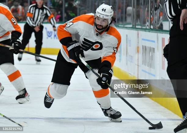 Nate Thompson of the Philadelphia Flyers handles the puck against the Dallas Stars at the American Airlines Center on November 13, 2021 in Dallas,...