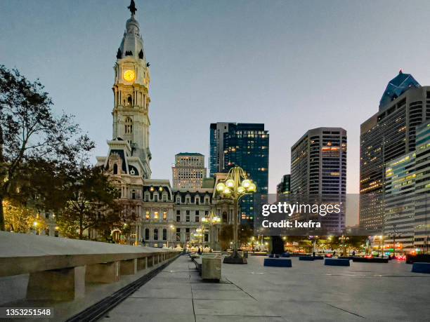 philadelphia cityscape citycenter - philadelphia pennsylvania bildbanksfoton och bilder