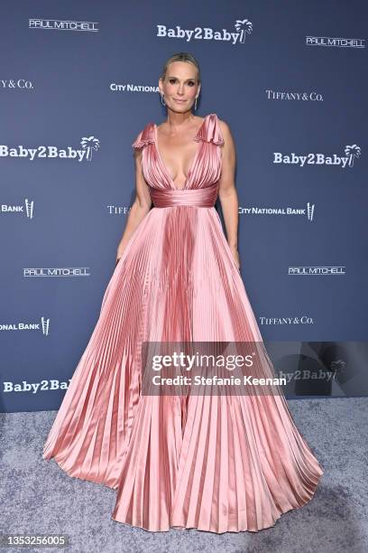 Molly Sims attends the Baby2Baby 10-Year Gala presented by Paul Mitchell on November 13, 2021 in West Hollywood, California.