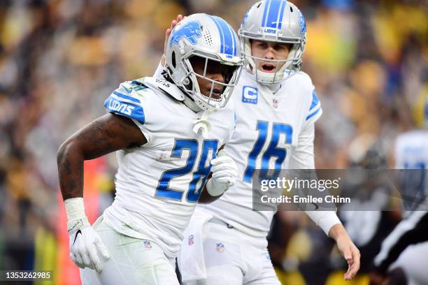 Jared Goff of the Detroit Lions gives teammate Jermar Jefferson a tap on the helmet after Jefferson's touchdown in the second quarter against the...