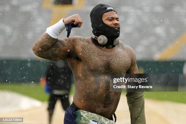 Robert Nkemdiche of the Seattle Seahawks warms up before the game against the Green Bay Packers at Lambeau Field on November 14, 2021 in Green Bay,...