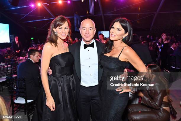 Jennifer Garner, Jeff Bezos, and Lauren Sanchez attend the Baby2Baby 10-Year Gala presented by Paul Mitchell on November 13, 2021 in West Hollywood,...