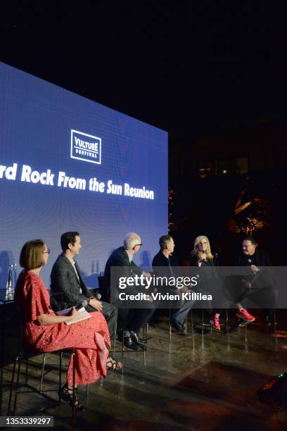 Kathryn VanArendonk, Joseph Gordon-Levitt, John Lithgow, French Stewart, Kristen Johnston, and Wayne Knight speak at A ‘3rd Rock From the Sun’...