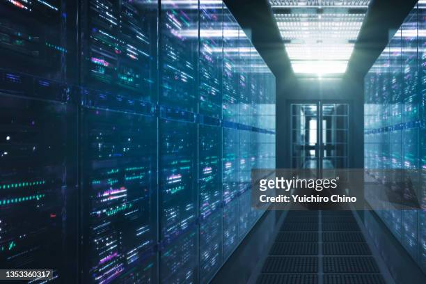 futuristic server room - big tech foto e immagini stock
