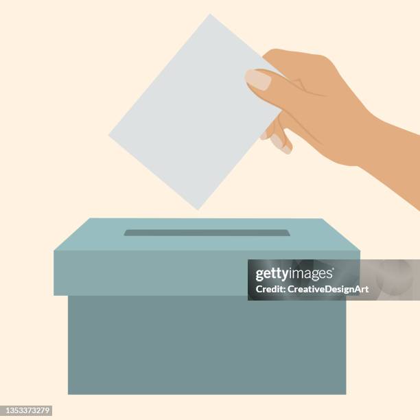 ilustrações, clipart, desenhos animados e ícones de conceito de votação com urna e papel de votação de mão humana - referendo