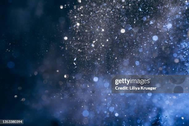christmas glittering background with defocused lights in blue colors. - christmas dark stockfoto's en -beelden