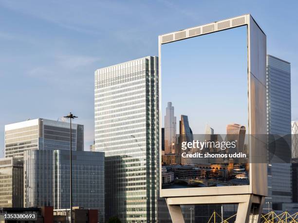 electronic billboard advertisement of london financial buildings - london billboard fotografías e imágenes de stock