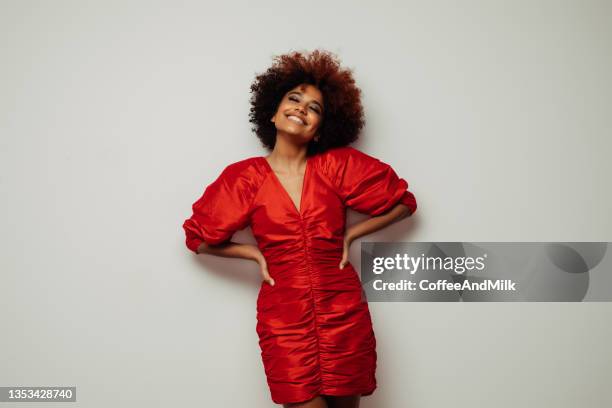 beautiful smiling girl with curly hairstyle - lange jurk stockfoto's en -beelden