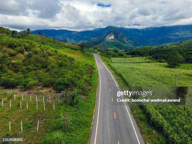 nan, thailand. aerial view of beautiful sky road over top of mountains with green jungle. road trip on mountain. - fish top view photos et images de collection