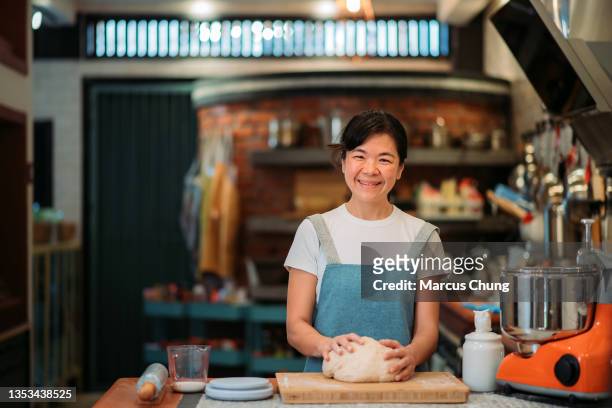 asian chinese smiling baker women preparing dough in the kitchen - bakery apron bildbanksfoton och bilder