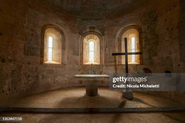 silent chapel - abbey of montserrat stockfoto's en -beelden