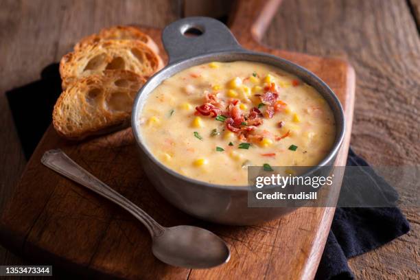 mais chowder - fischsuppe stock-fotos und bilder