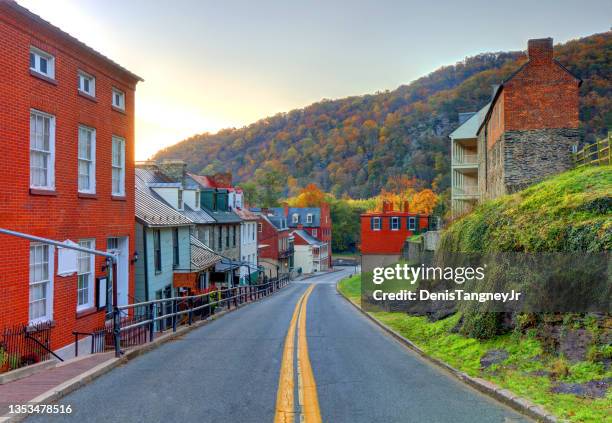 harpers ferry, virginia occidental - localidad pequeña fotografías e imágenes de stock