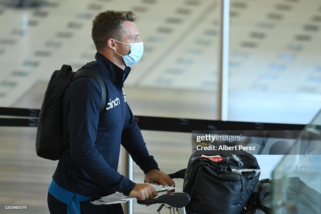 Australia & England Cricket Players Arrive In Brisbane