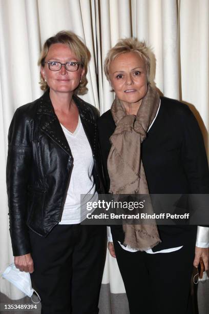 Claude Chirac and Muriel Robin attend the Line Renaud - Loulou Gaste Award 2020-2021 for Medical Research at Maison de la Recherche on November 15,...