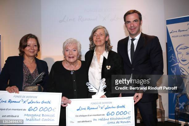 Laureates Morgane Bomsel and Hélène Eltchaninoff pose with French Minister of Solidarity and Health Olivier Véran and Line Renaud during the Line...