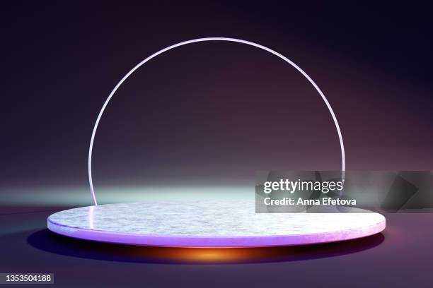 round white metal podium with neon cyberpunk backlighting on dark purple background with thin round white border on top. perfect platform for showing your products. three dimensional illustration - stage de formation fotografías e imágenes de stock