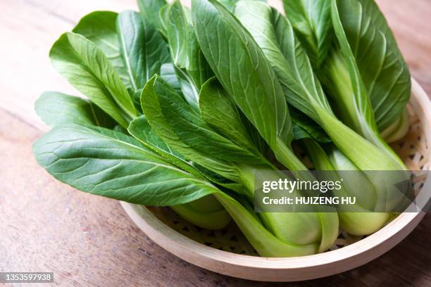 fresh bok choy, organic baby bok choy - pak choï miniature photos et images de collection
