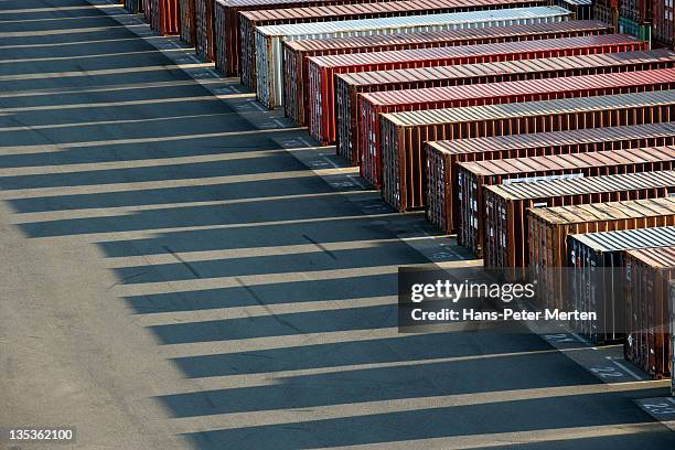 container at container terminal - container stock-fotos und bilder