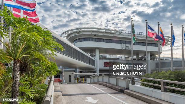 miami internationaler flughafen - miami international airport stock-fotos und bilder