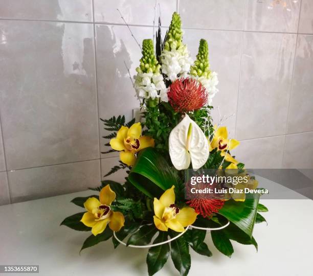 flowers for the cemetery - funeral flowers stockfoto's en -beelden