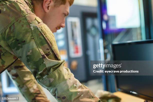 professional working caucasian male national guard officer in office setting using technology photo series - officer military rank 個照片及圖片檔