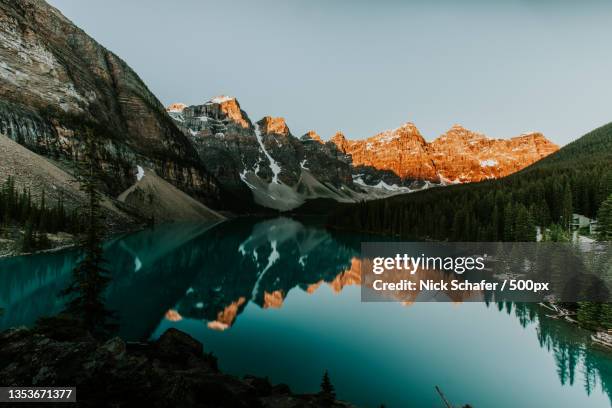 scenic view of lake and mountains against clear sky,moraine lake,canada - moraine lake stock-fotos und bilder