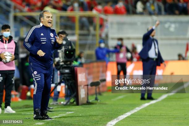 Martin Lasarte head coach of Chile gives instructions during a match between Chile and Ecuador as part of FIFA World Cup Qatar 2022 Qualifiers at San...