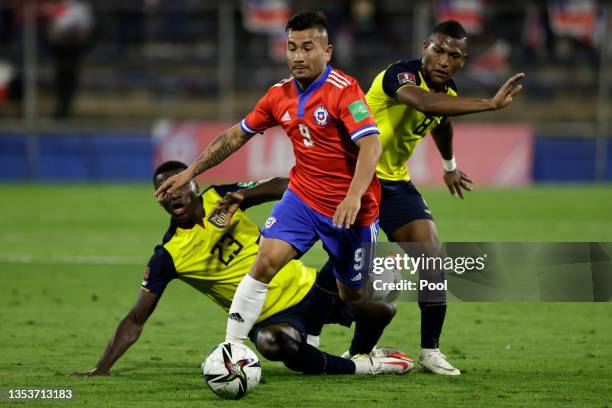 Jean Meneses of Chile drives the ball past Moises Caicedo of Ecuador during a match between Chile and Ecuador as part of FIFA World Cup Qatar 2022...